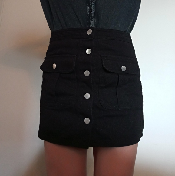 F21 Black Button Front Mini Skirt - Picture 2 of 6